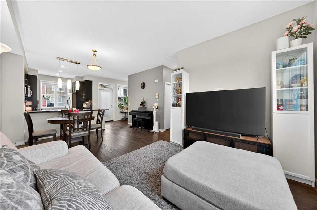 11 Nolan Hill Boulevard NW, Calgary — photo 2 of 31