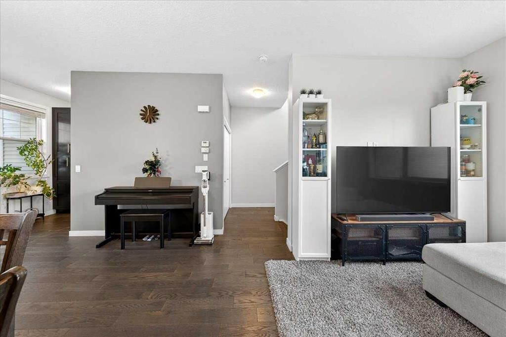 11 Nolan Hill Boulevard NW, Calgary — photo 4 of 31