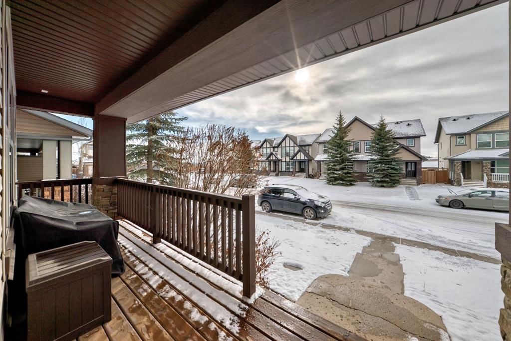 36 Panora Way NW, Calgary — photo 3 of 49