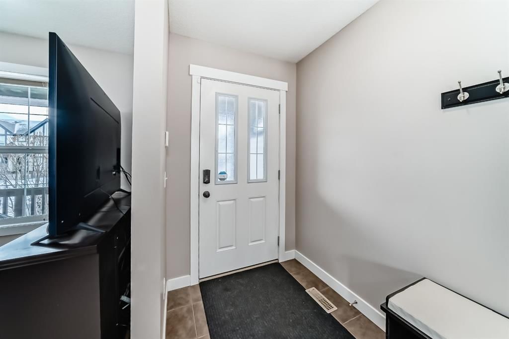 36 Panora Way NW, Calgary — photo 4 of 49