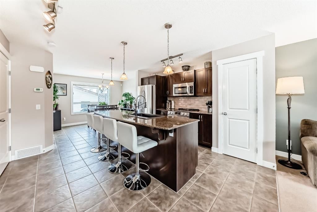 36 Panora Way NW, Calgary — photo 5 of 49