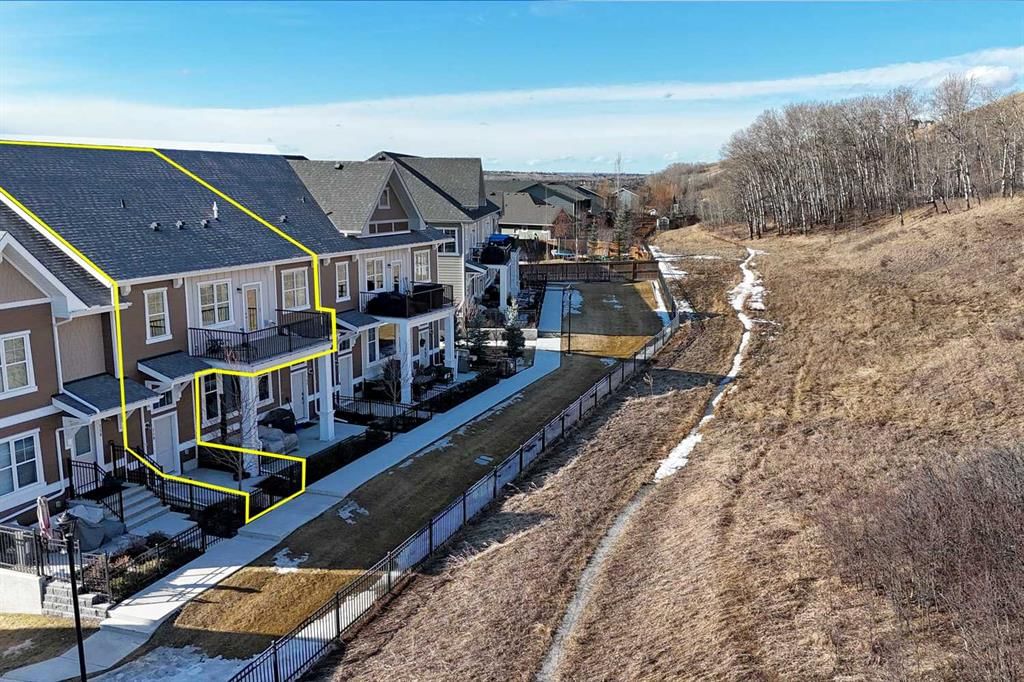 718 Cranbrook Walk SE, Calgary — main listing photo