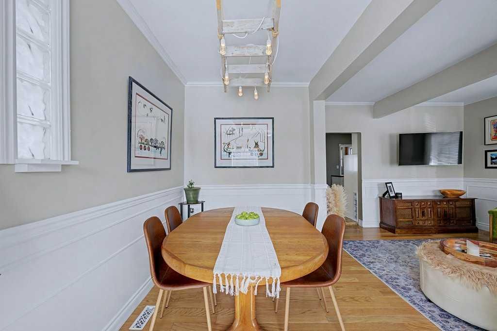 134 30 Avenue NW, Calgary — photo 3 of 42