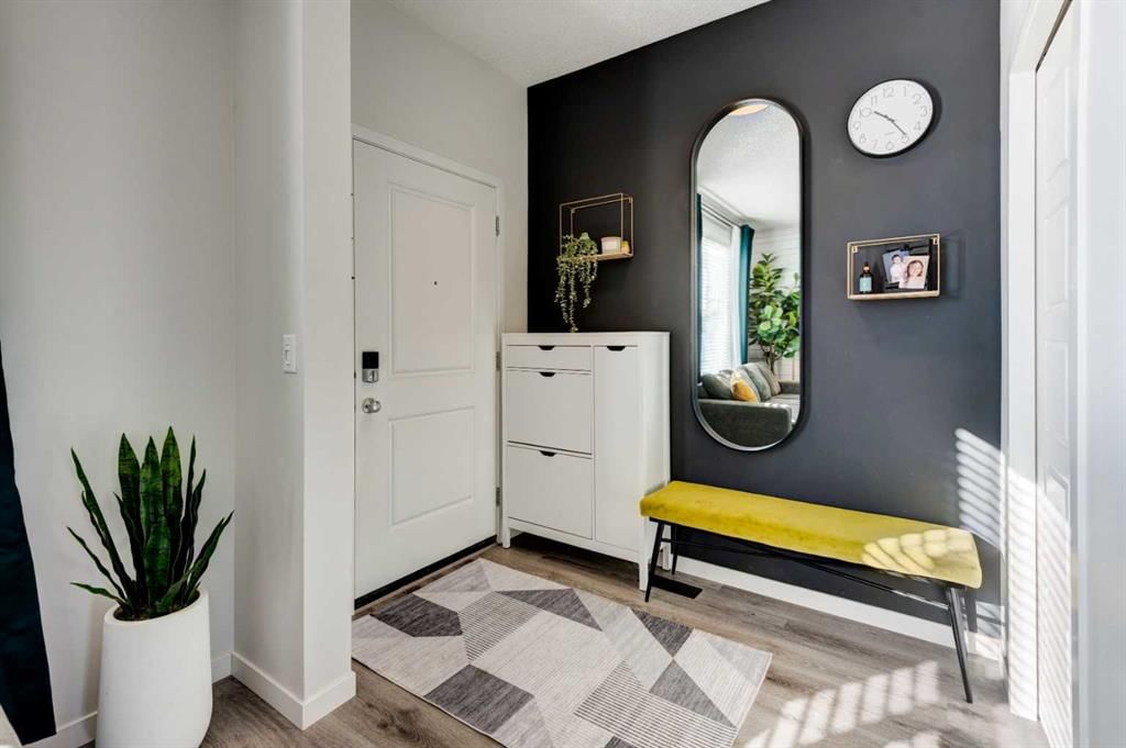 88 Belmont Villas W, Calgary — photo 5 of 39