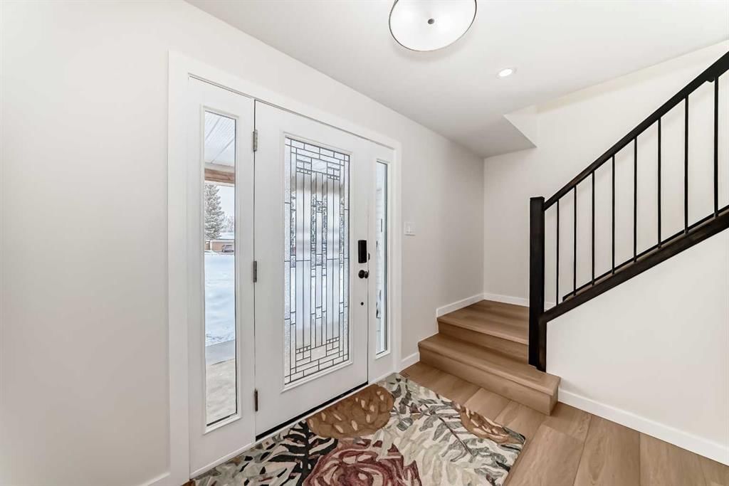 9611 Palisan Place SW, Calgary — photo 4 of 50