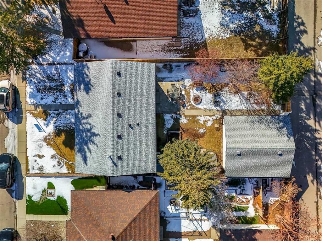 215 Pinegrove Close NE, Calgary — photo 4 of 48