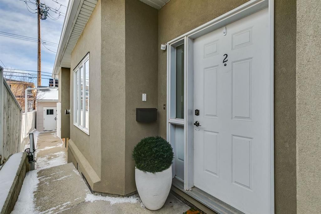 2, 1930 24A Street SW, Calgary — photo 3 of 28