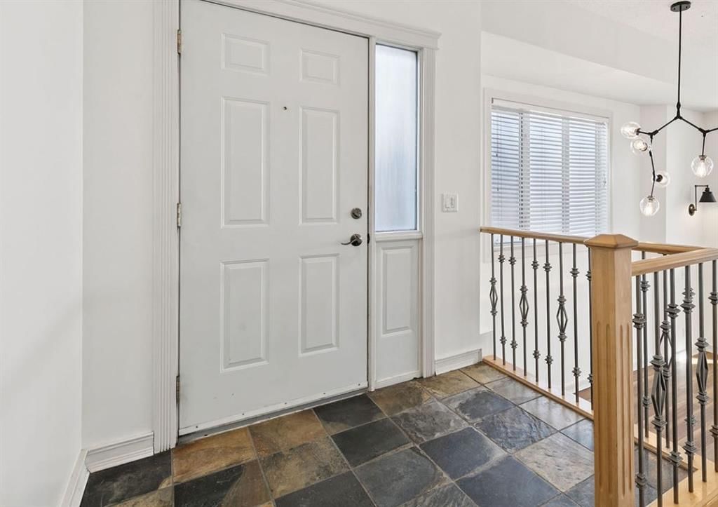 2, 1930 24A Street SW, Calgary — photo 4 of 28