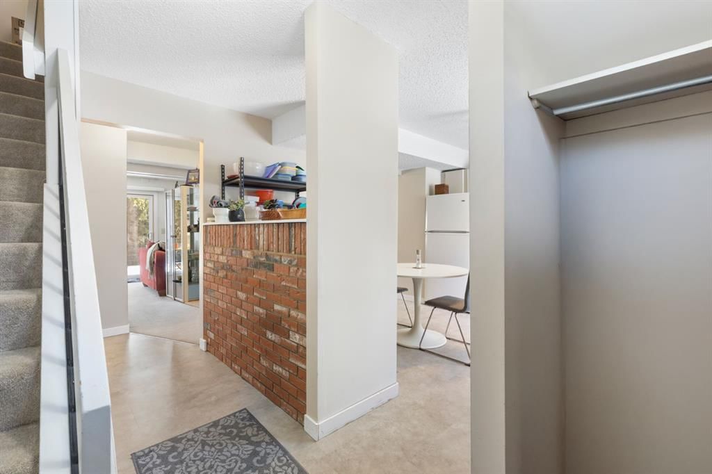 41, 4940 39 Avenue SW, Calgary — photo 2 of 30