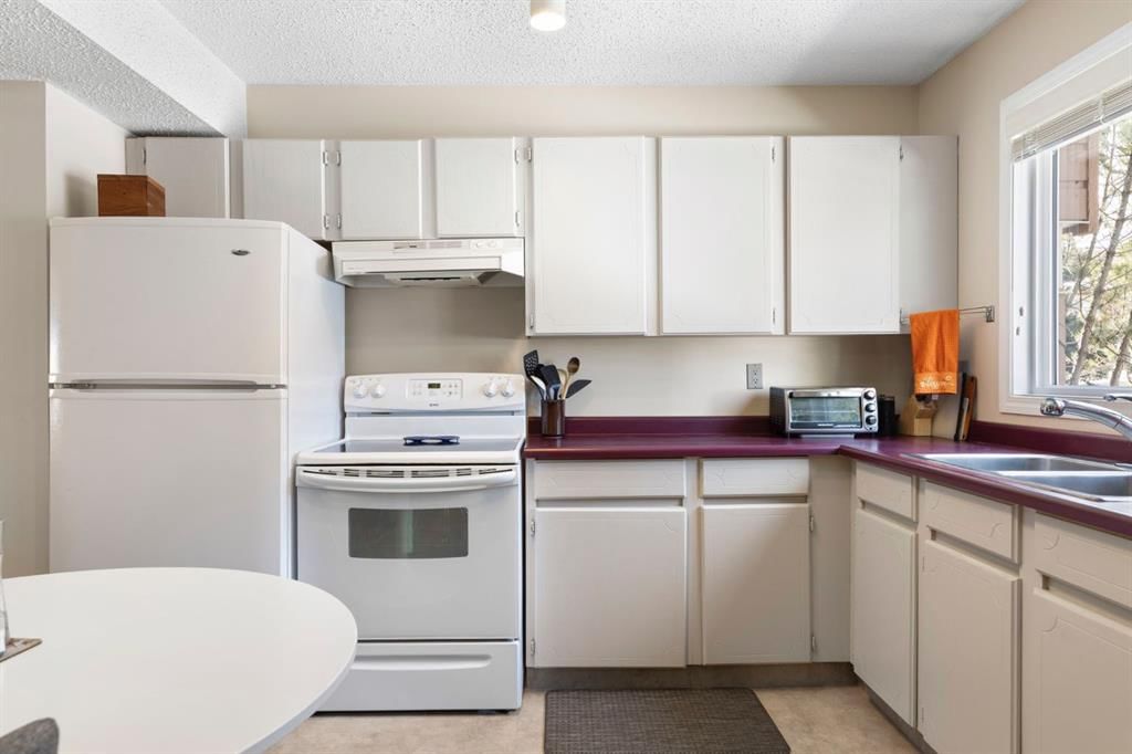 41, 4940 39 Avenue SW, Calgary — photo 4 of 30