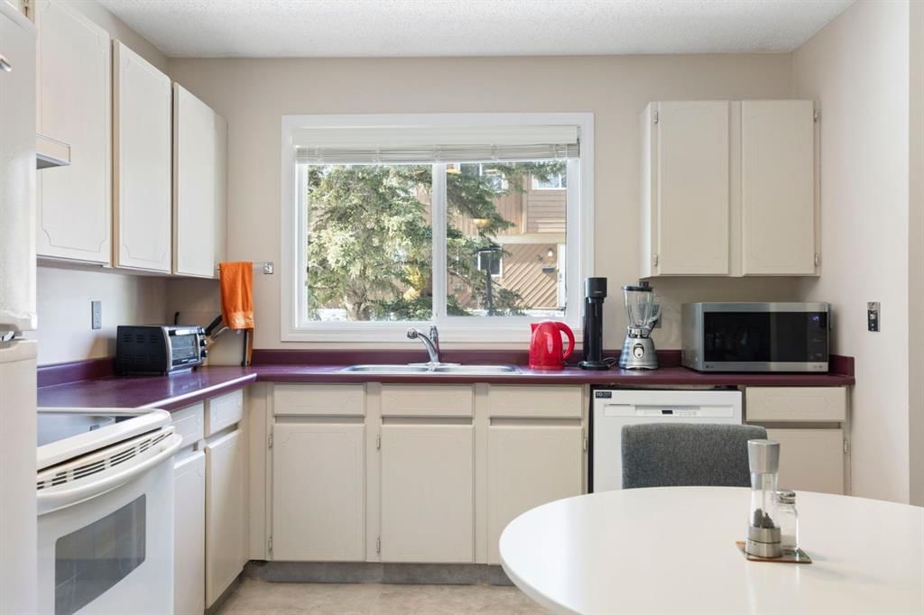 41, 4940 39 Avenue SW, Calgary — photo 5 of 30