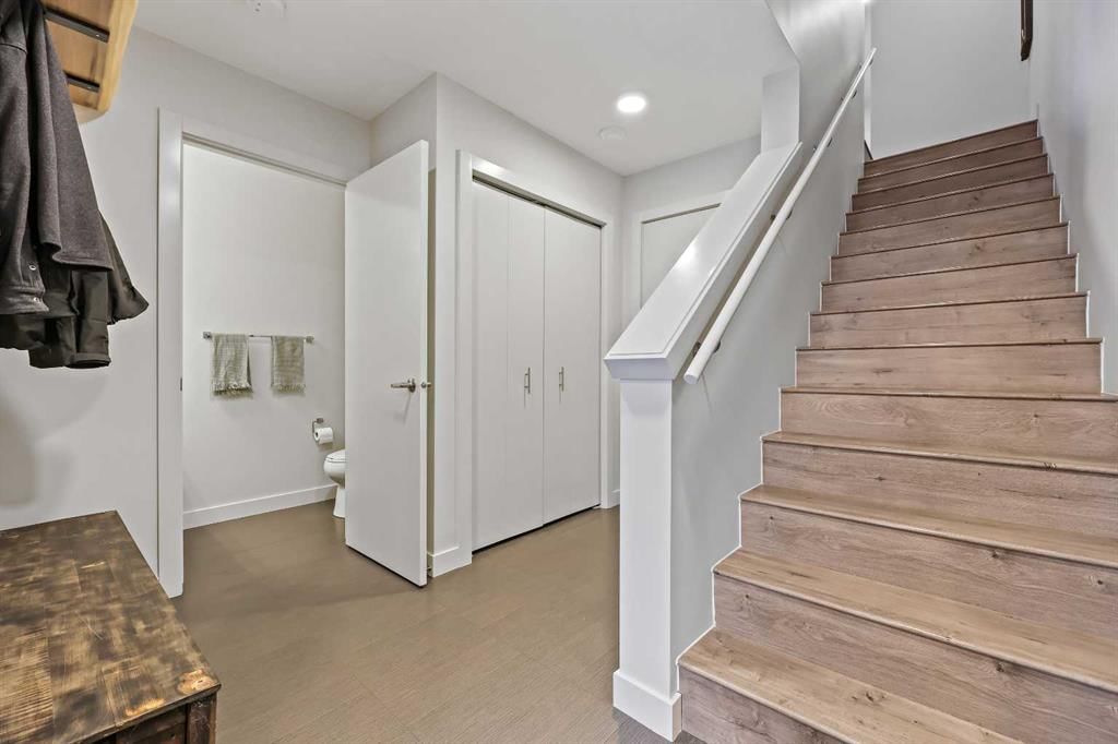 3525 69 Street NW, Calgary — photo 4 of 23