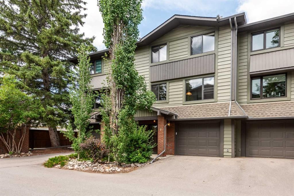 2, 10030 Oakmoor Way SW, Calgary — photo 2 of 37