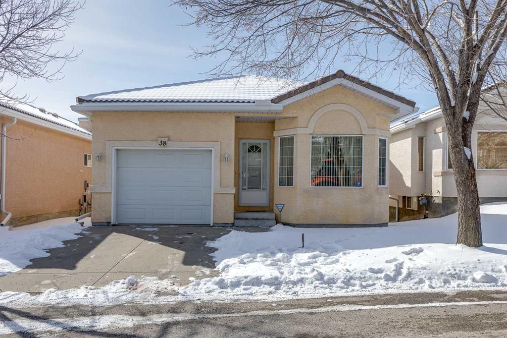 38 Scimitar Circle NW, Calgary — main listing photo