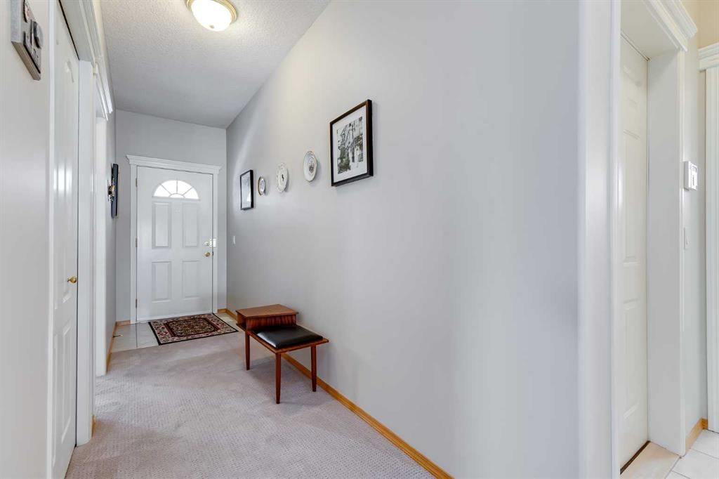 38 Scimitar Circle NW, Calgary — photo 2 of 50