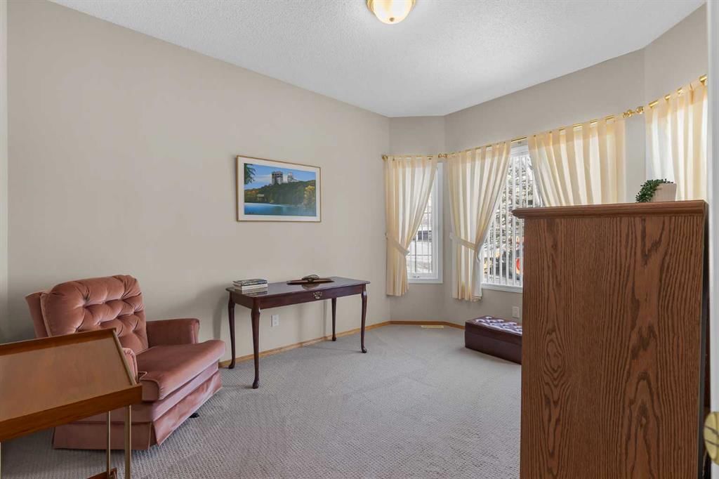 38 Scimitar Circle NW, Calgary — photo 3 of 50