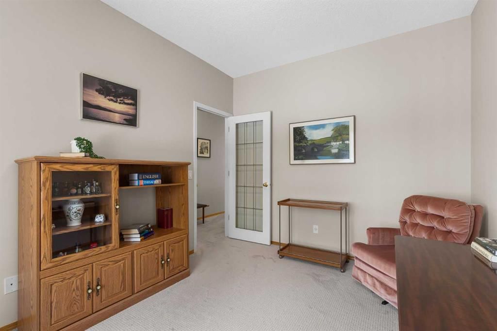 38 Scimitar Circle NW, Calgary — photo 4 of 50