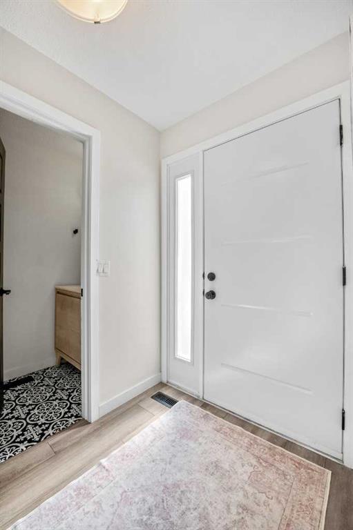 19, 330 Canterbury Drive SW, Calgary — photo 2 of 42
