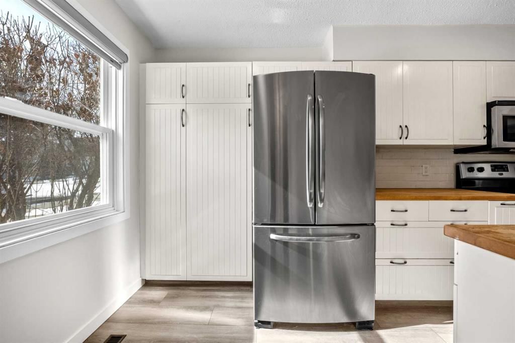 19, 330 Canterbury Drive SW, Calgary — photo 4 of 42