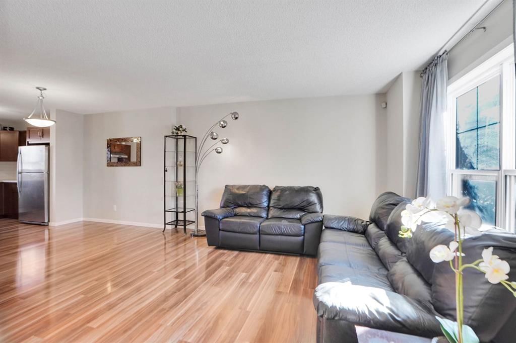 82 Walden Drive SE, Calgary — photo 3 of 36