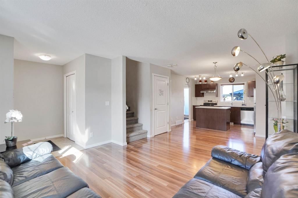 82 Walden Drive SE, Calgary — photo 4 of 36
