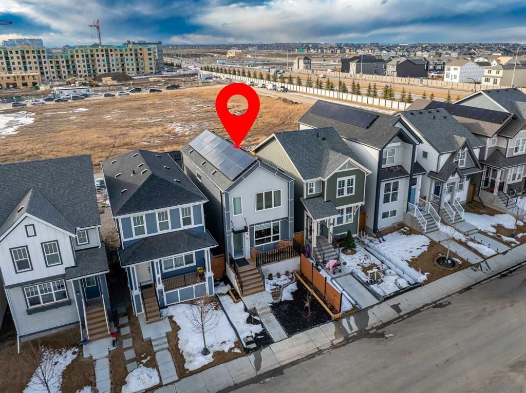 41 Heirloom Crescent SE, Calgary — photo 2 of 38