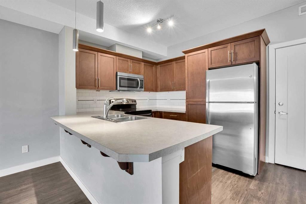 319, 20 Royal Oak Plaza NW, Calgary — photo 2 of 46