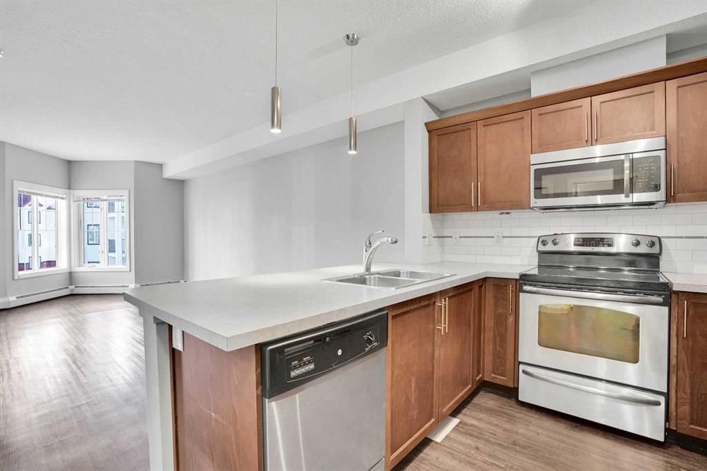 319, 20 Royal Oak Plaza NW, Calgary — photo 3 of 46