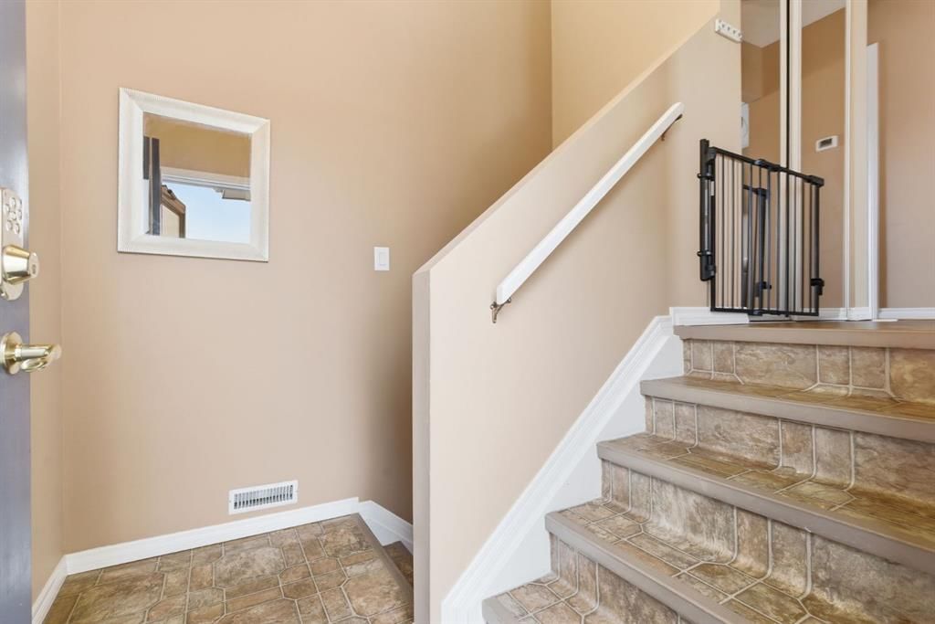 6605 Huntridge Hill NE, Calgary — photo 2 of 49