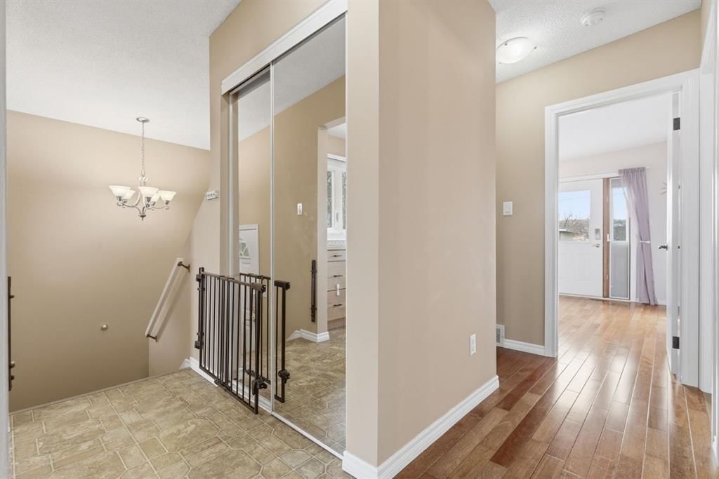 6605 Huntridge Hill NE, Calgary — photo 3 of 49