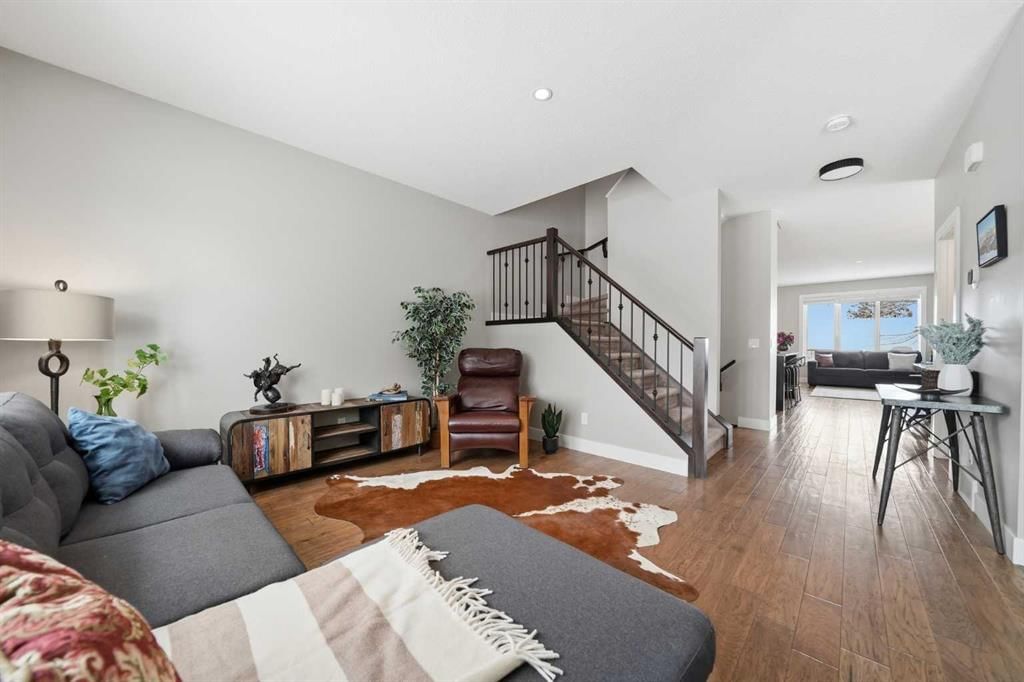 1626B 41 Street SW, Calgary — photo 2 of 37