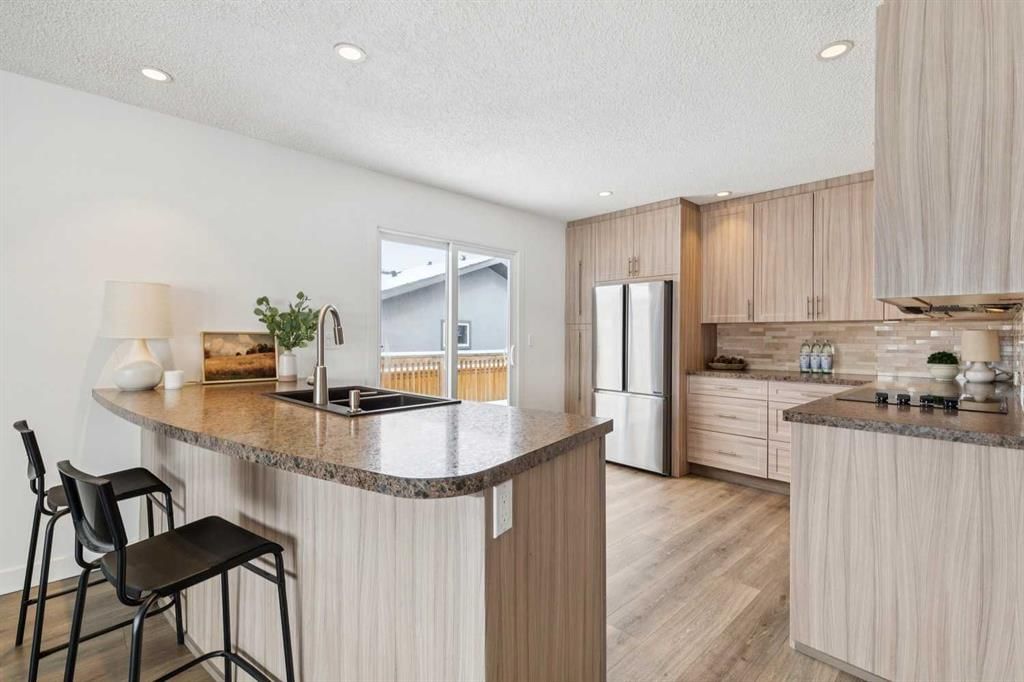 11016 Braton Place SW, Calgary — photo 3 of 45