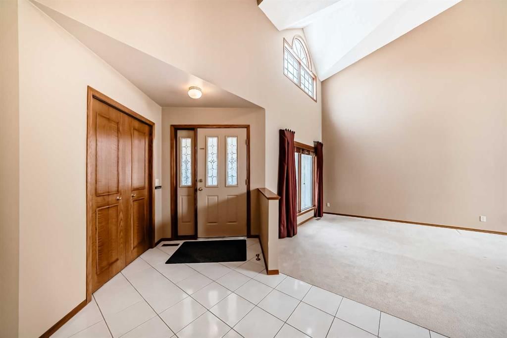 27 Suncanyon Park SE, Calgary — photo 3 of 50