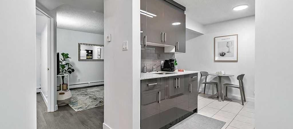 205, 4328 4 Street NW, Calgary — photo 4 of 17
