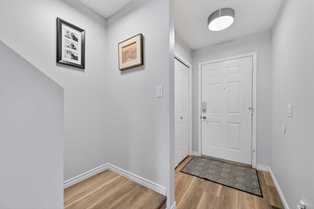 68 Douglas Glen Park SE, Calgary — photo 2 of 33