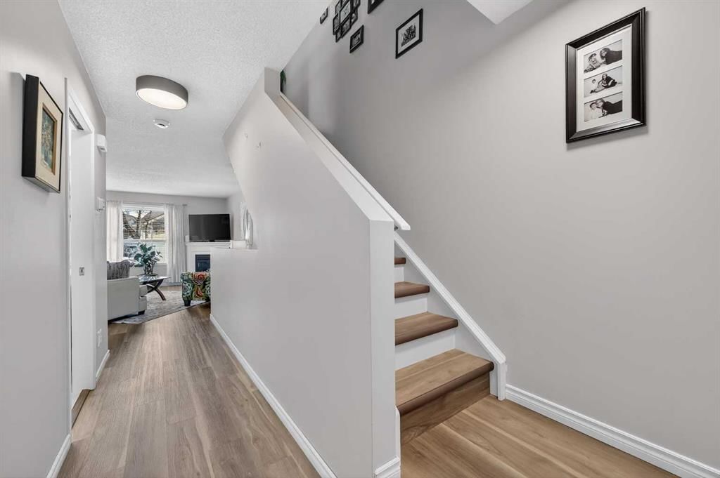 68 Douglas Glen Park SE, Calgary — photo 3 of 33