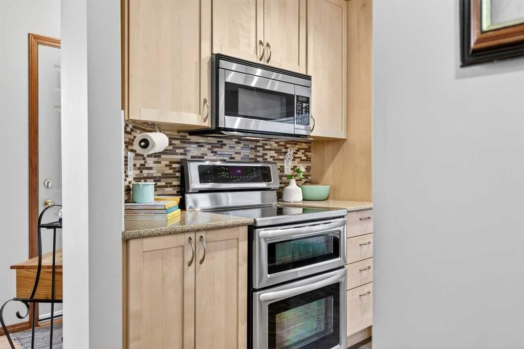 886 Erin Woods Drive SE, Calgary — photo 4 of 41