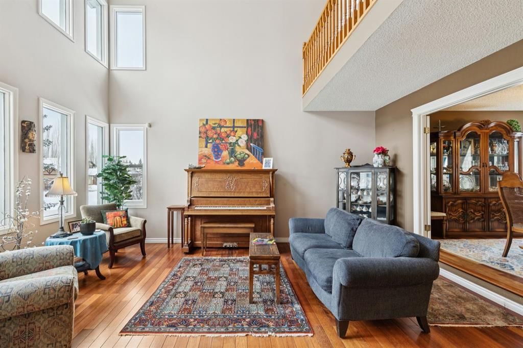 4 Wood Valley Rise SW, Calgary — photo 3 of 49