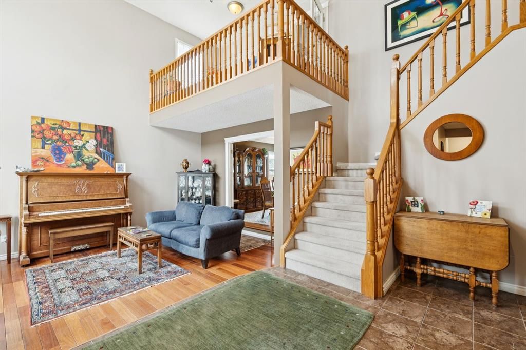 4 Wood Valley Rise SW, Calgary — photo 4 of 49