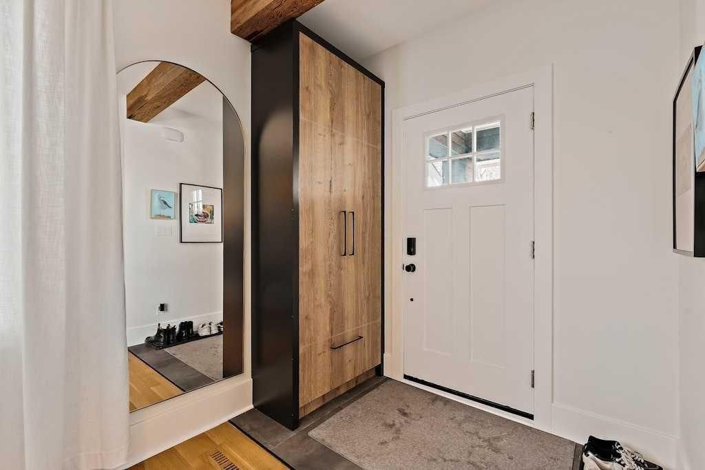 1509 19 Avenue SW, Calgary — photo 3 of 35