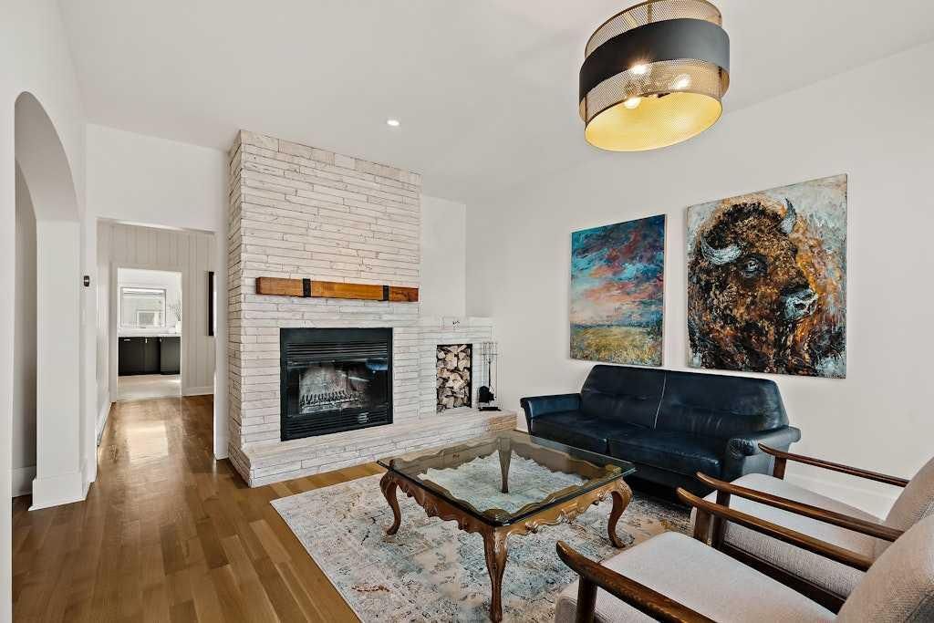 1509 19 Avenue SW, Calgary — photo 4 of 35