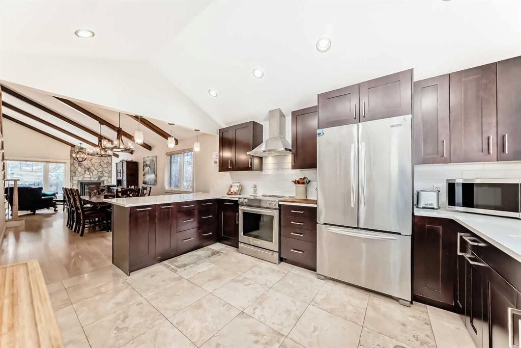 332 Varsity Close NW, Calgary — photo 5 of 50