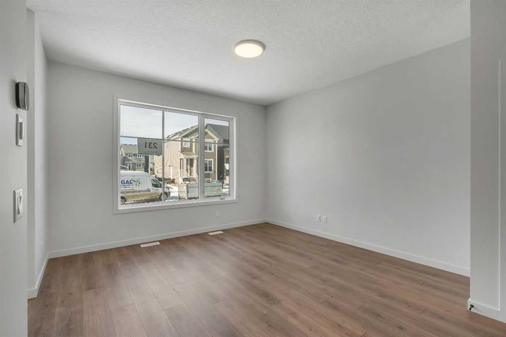 231 Bartlett Crescent SE, Calgary — photo 5 of 35