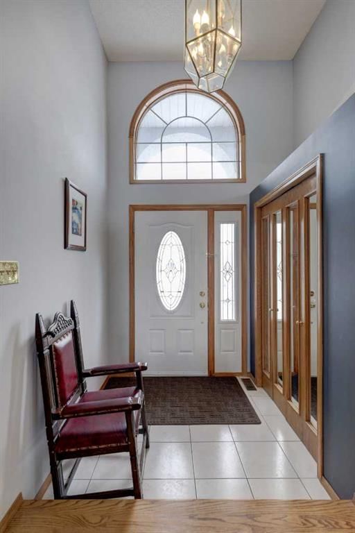 232 Hampshire Place NW, Calgary — photo 3 of 43