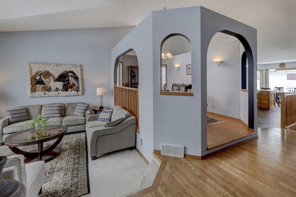 232 Hampshire Place NW, Calgary — photo 4 of 43