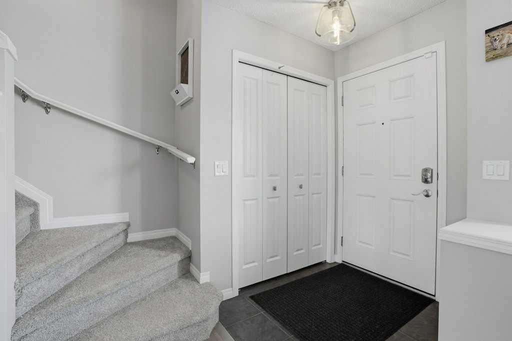 505 Mckenzie Towne Drive SE, Calgary — photo 3 of 43