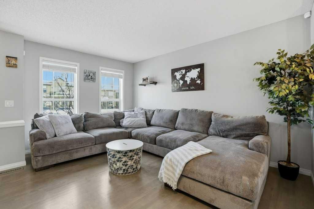 505 Mckenzie Towne Drive SE, Calgary — photo 5 of 43