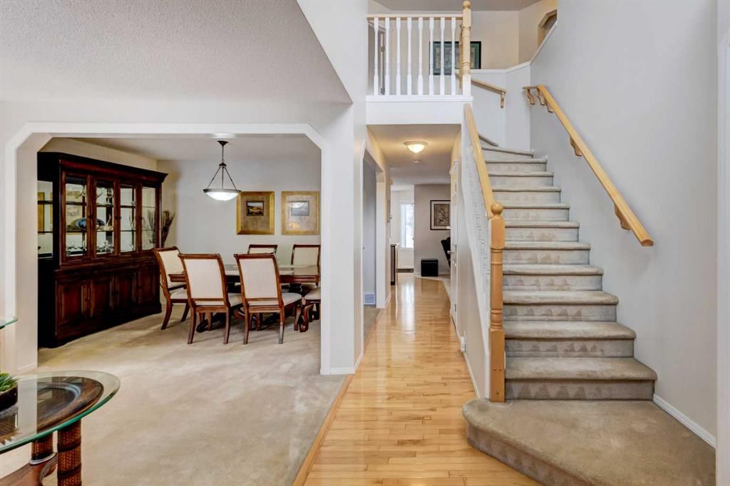 33 Mt Douglas Close SE, Calgary — photo 4 of 43