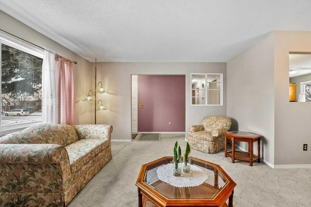 6736 Malvern Road NE, Calgary — photo 2 of 39