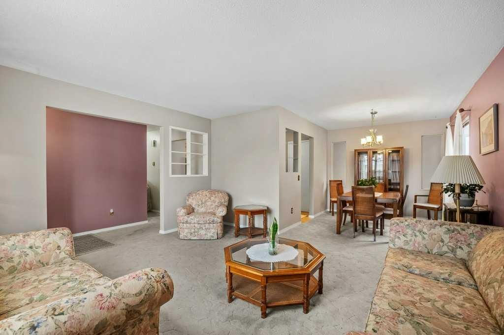 6736 Malvern Road NE, Calgary — photo 5 of 39